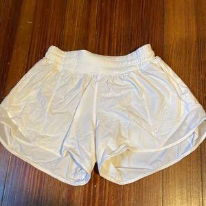 White Lululemon Hottie Hot shorts 4”